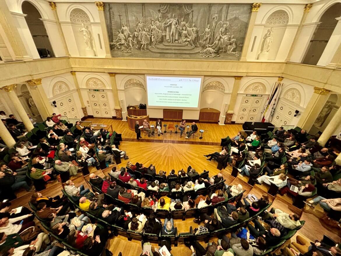 Au-delà des clichés: le bonheur sans identité