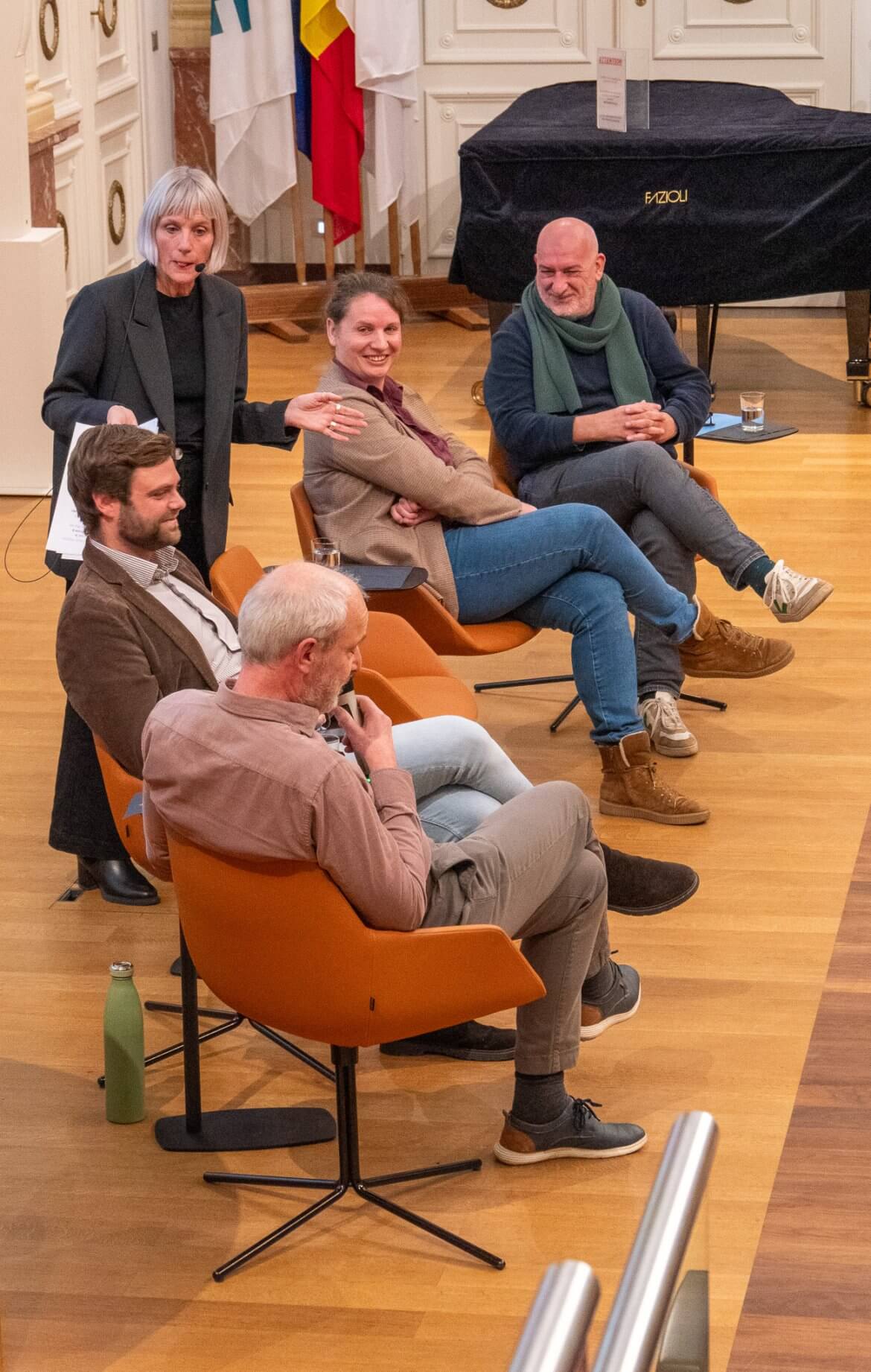 Au-delà des clichés: identiteitsloos gelukkig